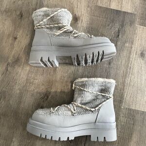 JustFab Gray Winter & Rain Boots